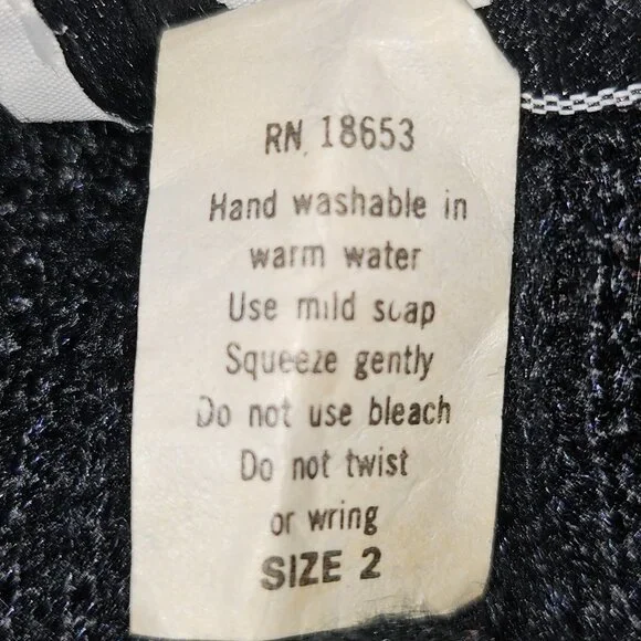 🔥HP🔥CHANEL-STYLE BLACK CARDIGAN w/ GOLD ACCENTS FEATURING SIX BUTTON CLOSURE - Picture 12 of 12